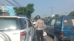 Personil Lalulintas Polrestabes Medan Tindak Pelanggar Lalin di Jalan SM Raja